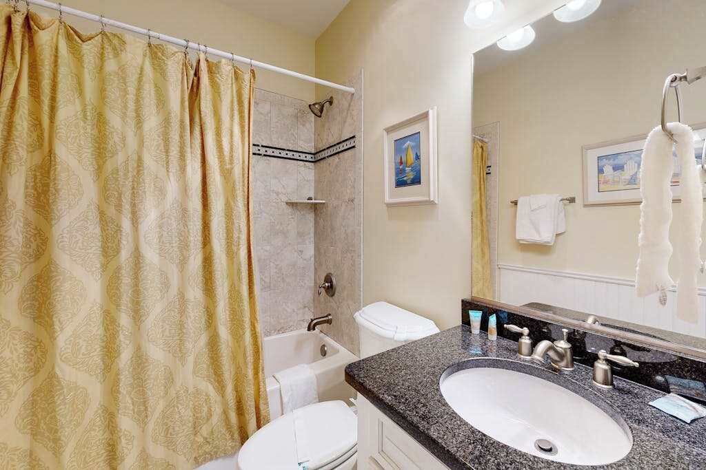 Photo of Bathroom in Country Club Estates