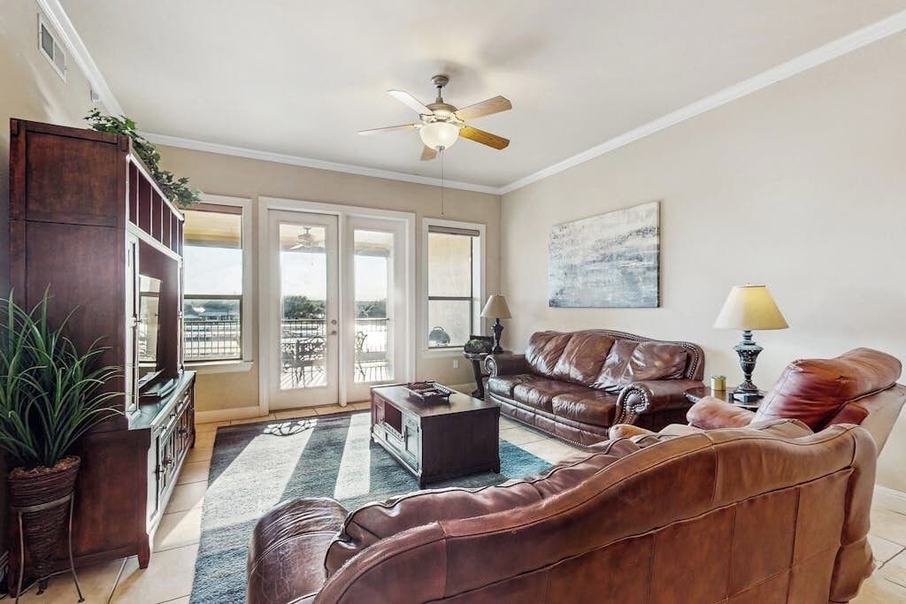 Photo of Livingroom in Horseshoe Bay