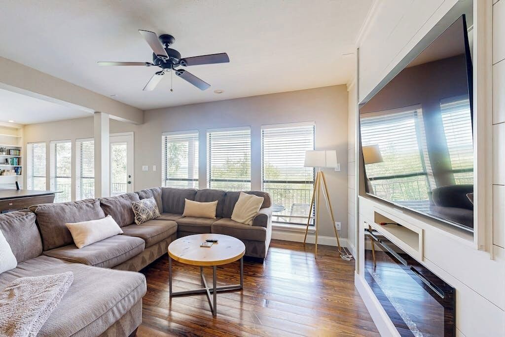 Photo of Livingroom in Spicewood