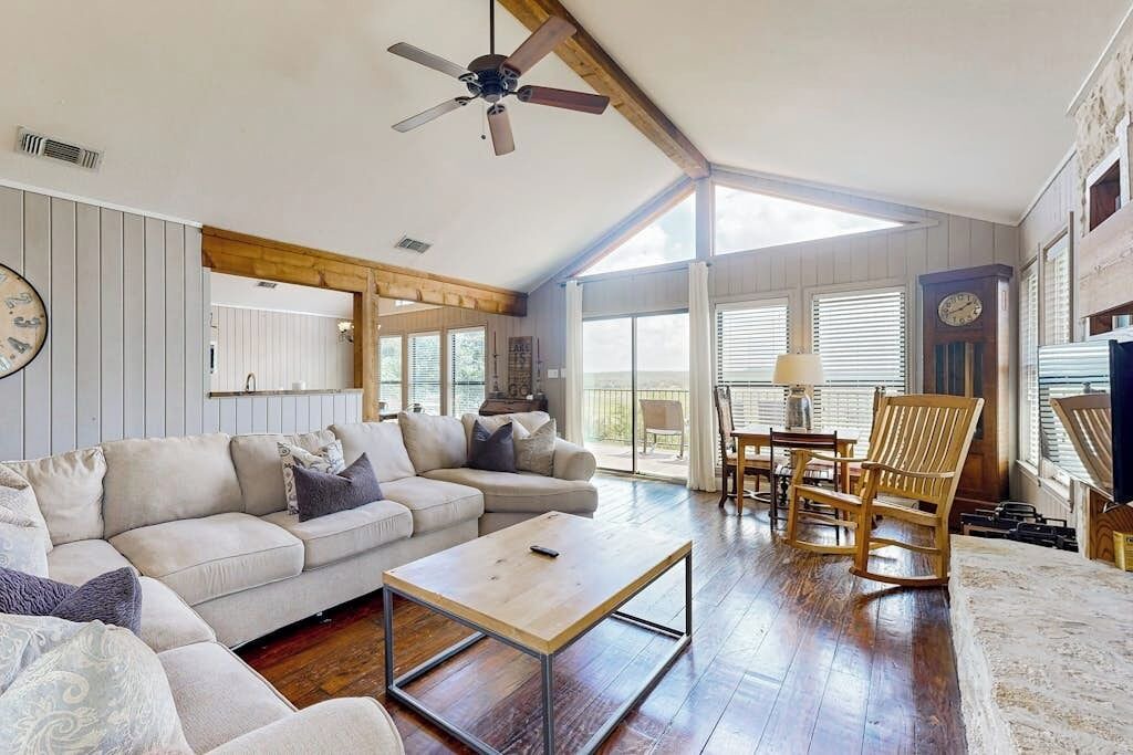 Photo of Livingroom in Spicewood