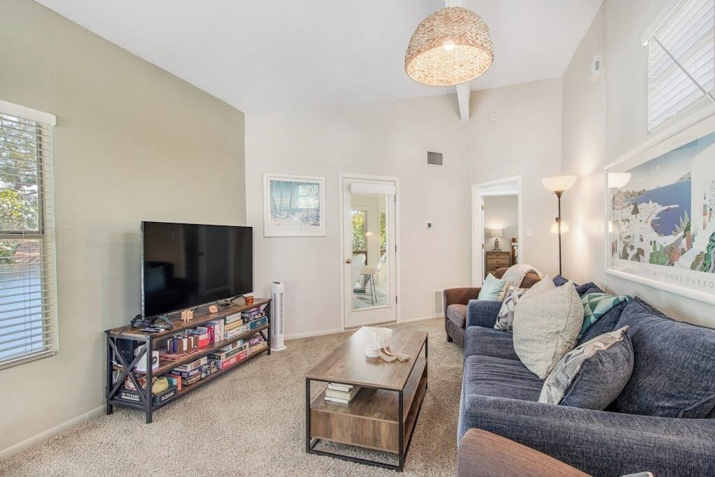 Photo of Livingroom in Buchanan Dam