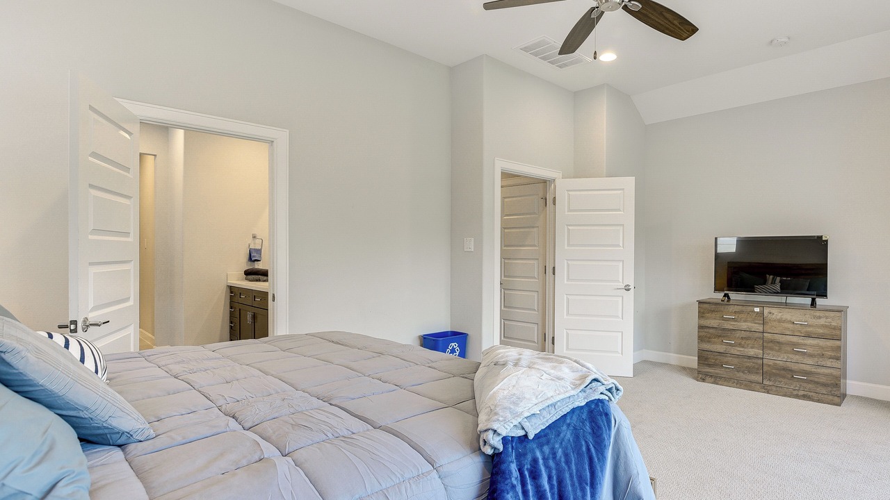 Photo of Bedroom in Midtown
