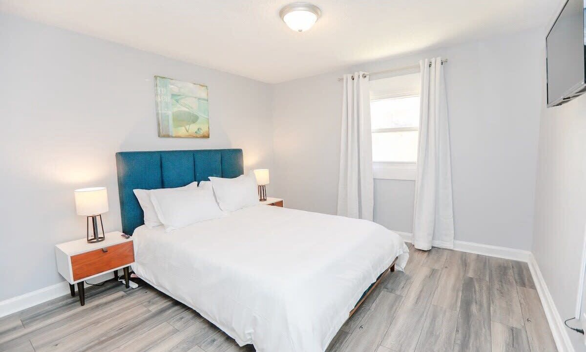 Photo of Bedroom in Willoughby Spit
