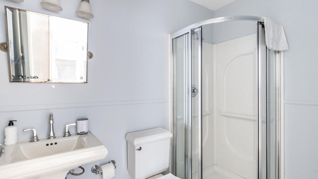Photo of Bathroom in Thompson Square - Bunker Hill