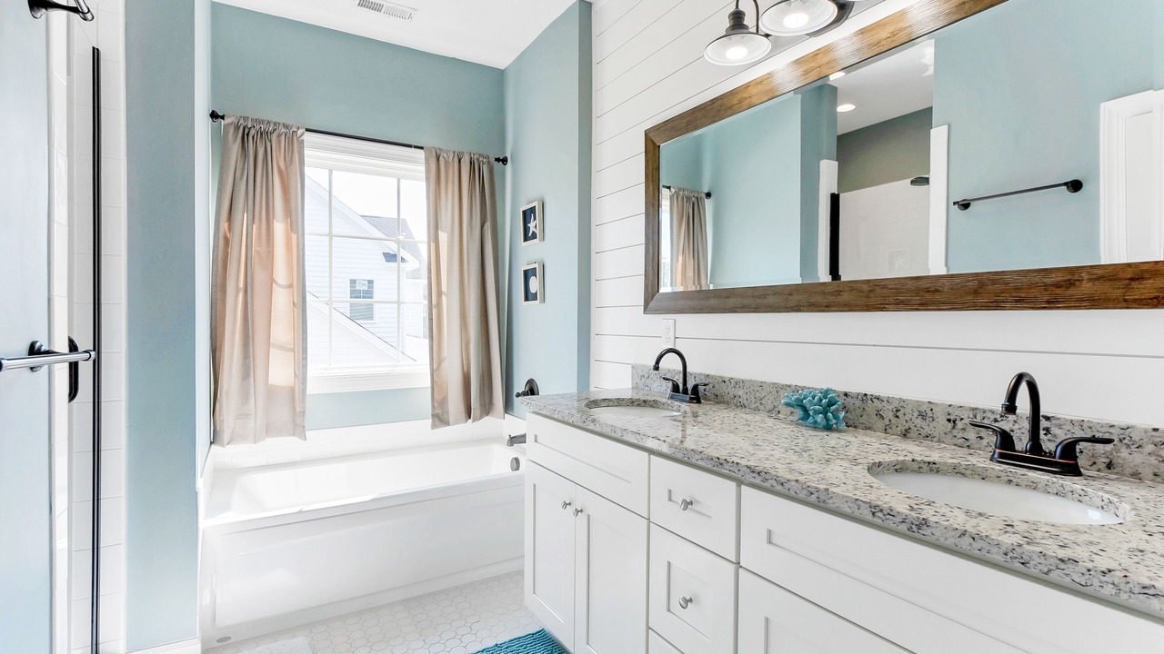 Photo of Bathroom in East Ocean View