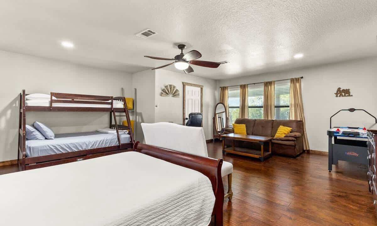 Photo of Bedroom in Canyon Lake