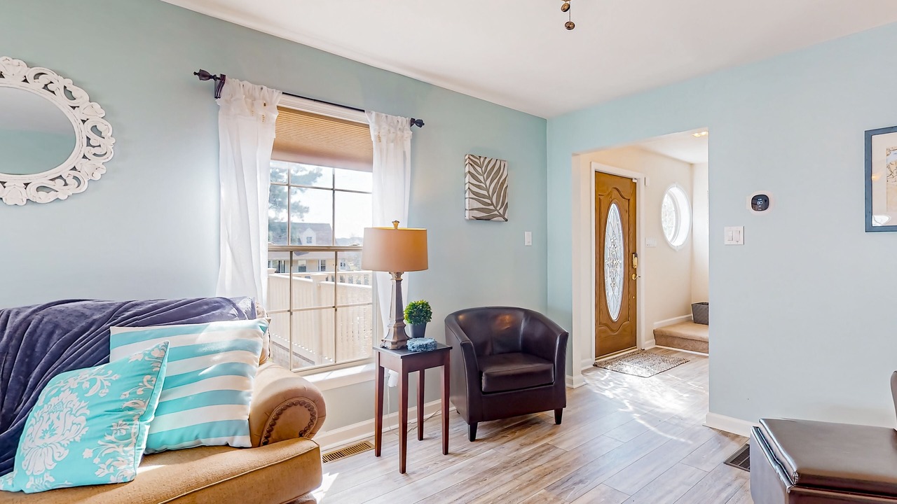 Photo of Livingroom in Cedar Neck