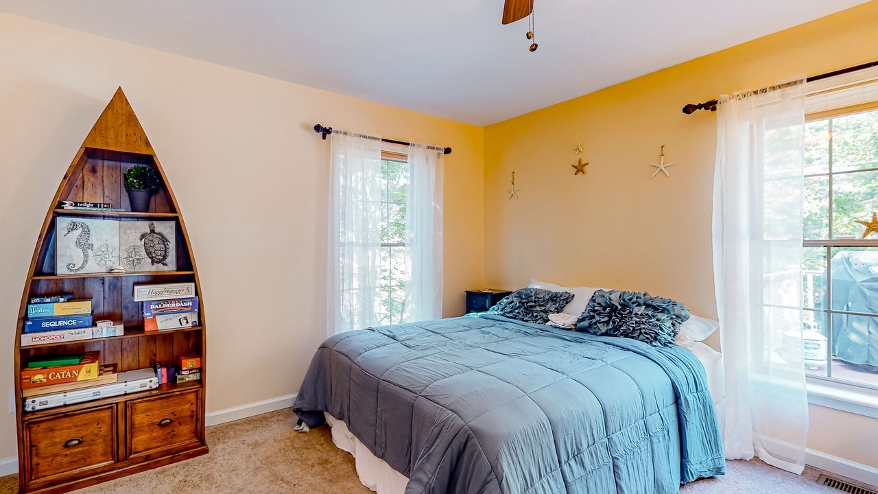Photo of Bedroom in Cedar Neck