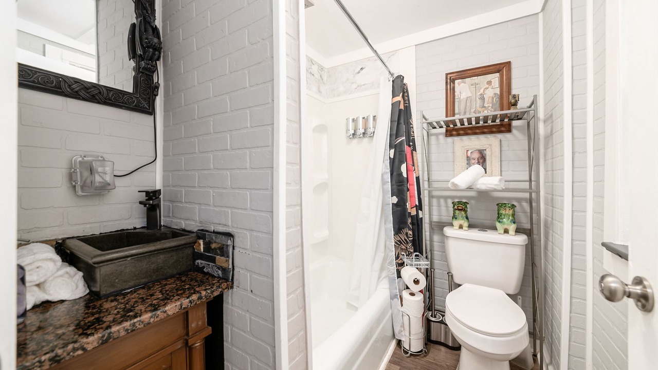 Photo of Bathroom in Old North Columbus