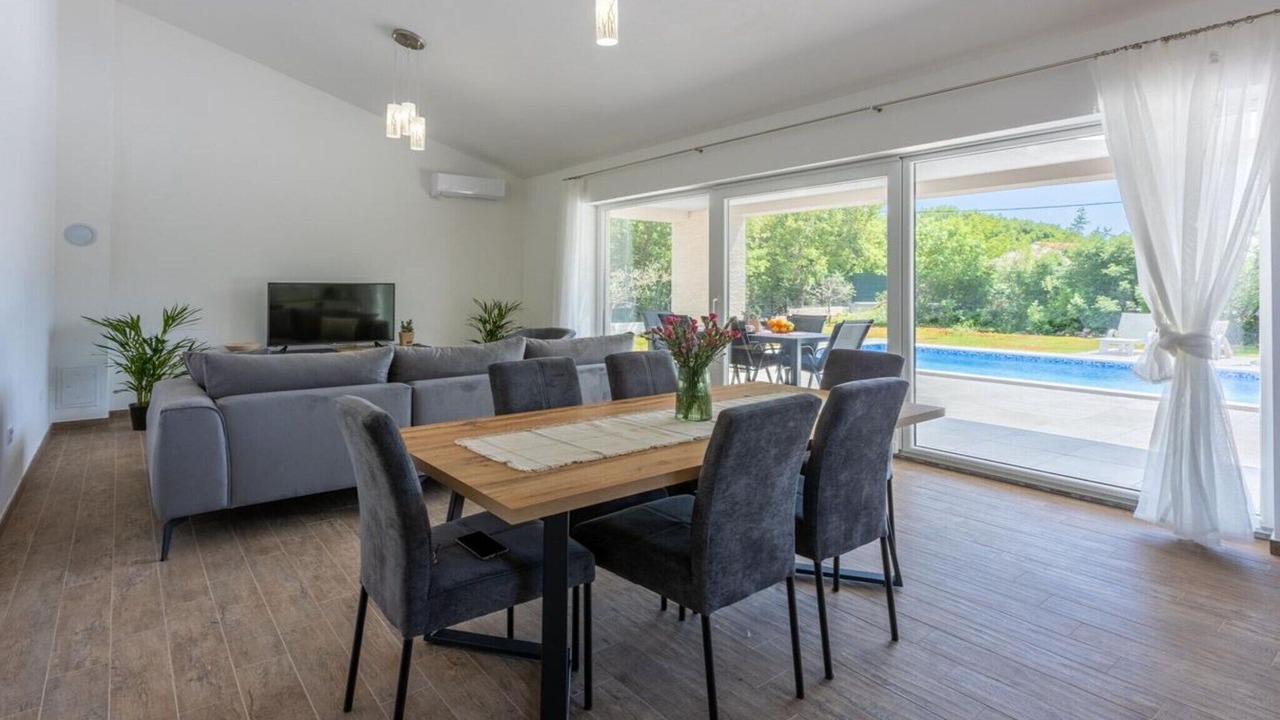 Photo of Livingroom in Brgod