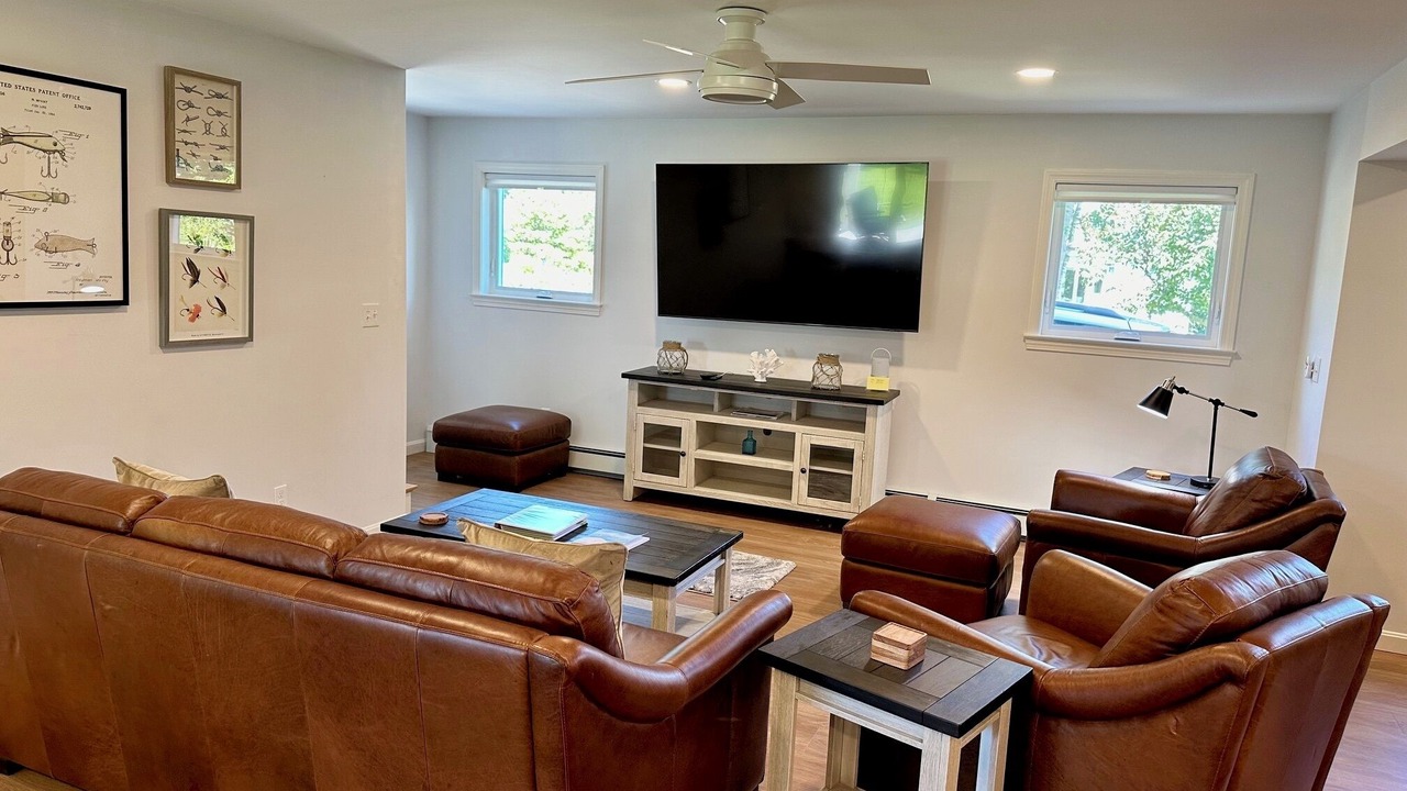Photo of Livingroom in Mid-Coast and Islands