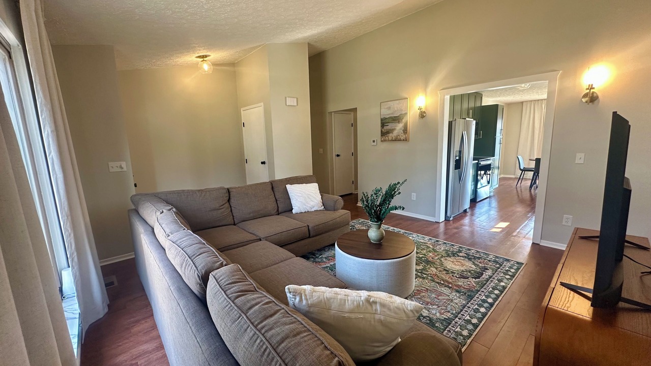 Photo of Livingroom in Grove City