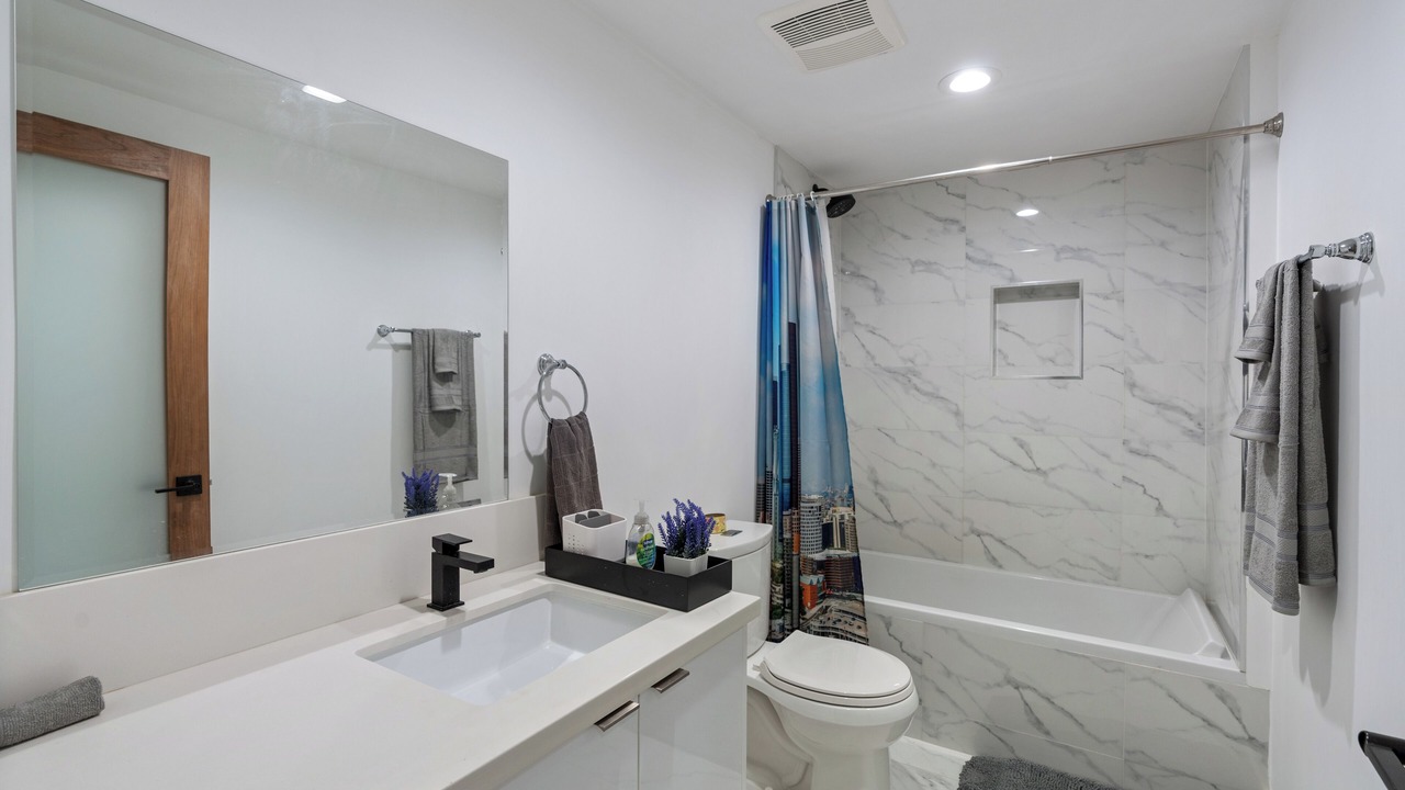 Photo of Bathroom in Downtown Los Angeles