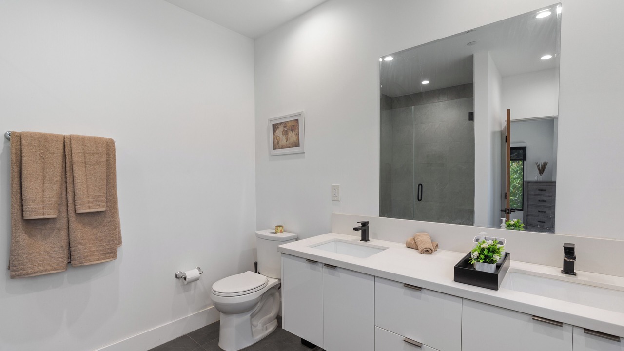 Photo of Bathroom in Downtown Los Angeles