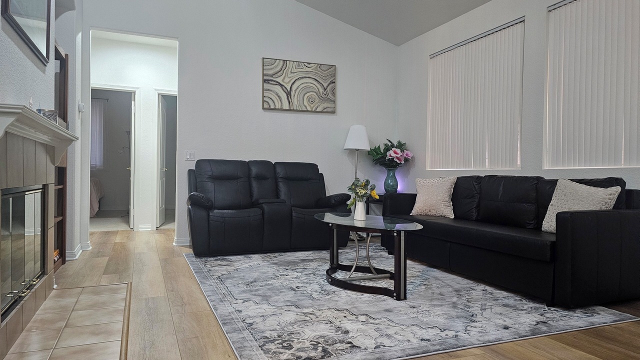 Photo of Livingroom in North Broadway
