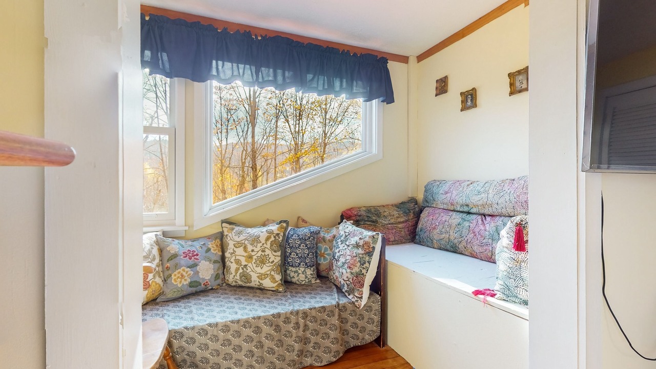 Photo of Livingroom in Warren