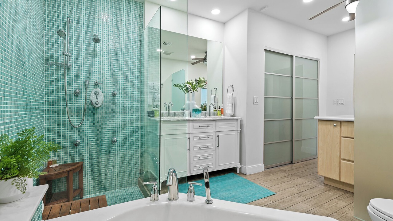 Photo of Bathroom in Poinsettia Heights
