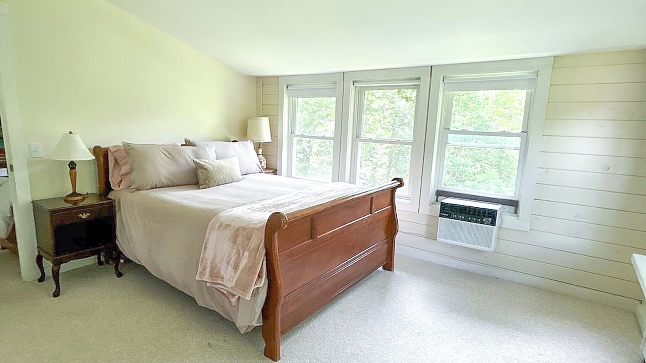 Photo of Bedroom in Warren