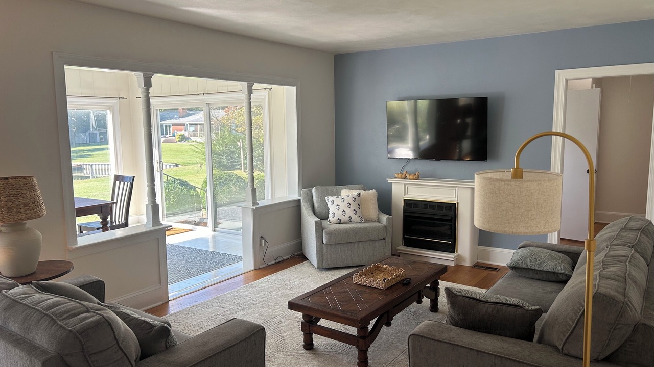 Photo of Livingroom in Gloucester Point