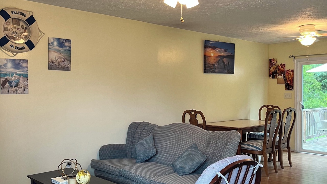 Photo of Livingroom in Mathews