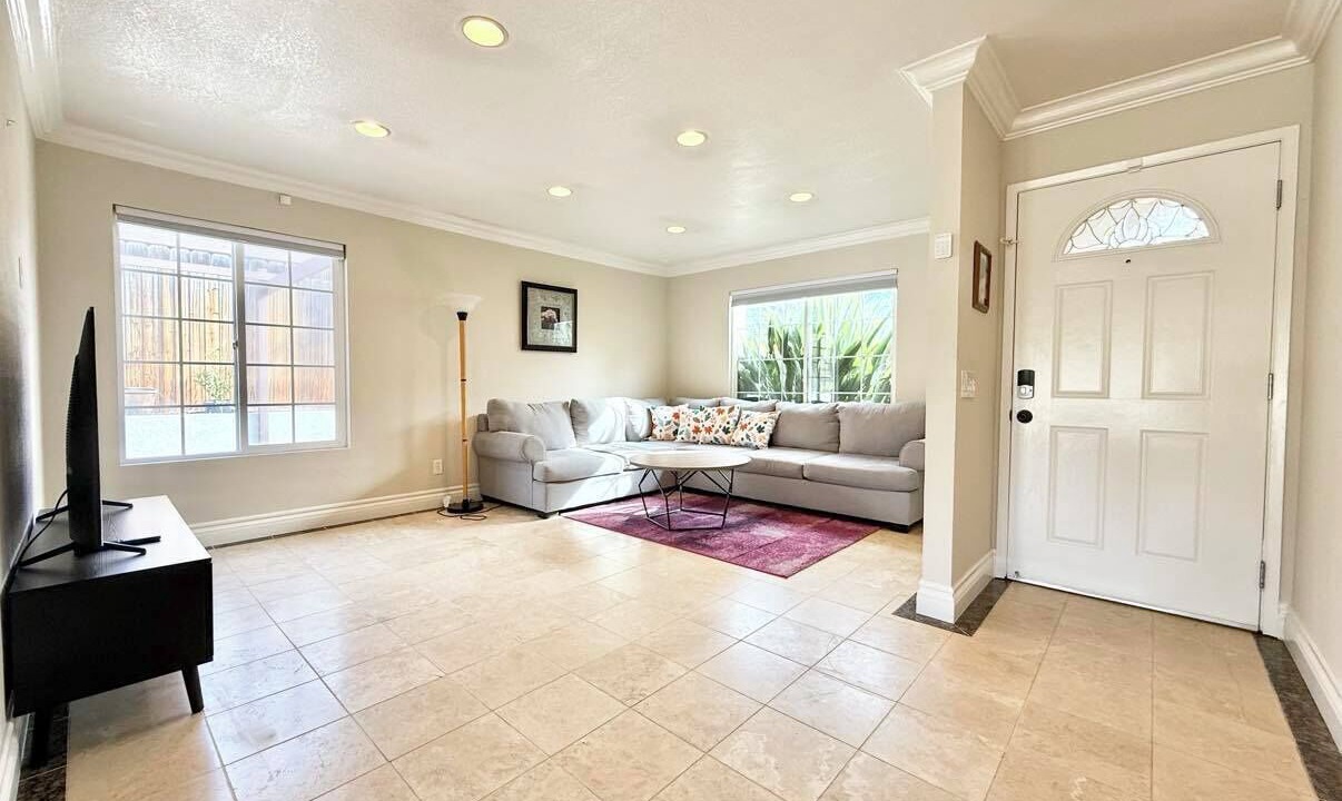 Photo of Livingroom in Midway
