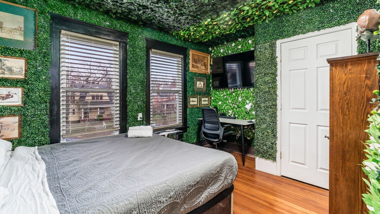 Photo of Bedroom in University District