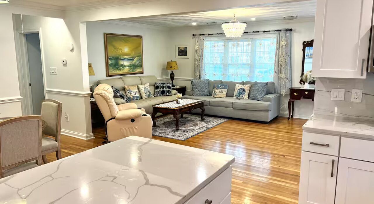 Photo of Livingroom in Bayview