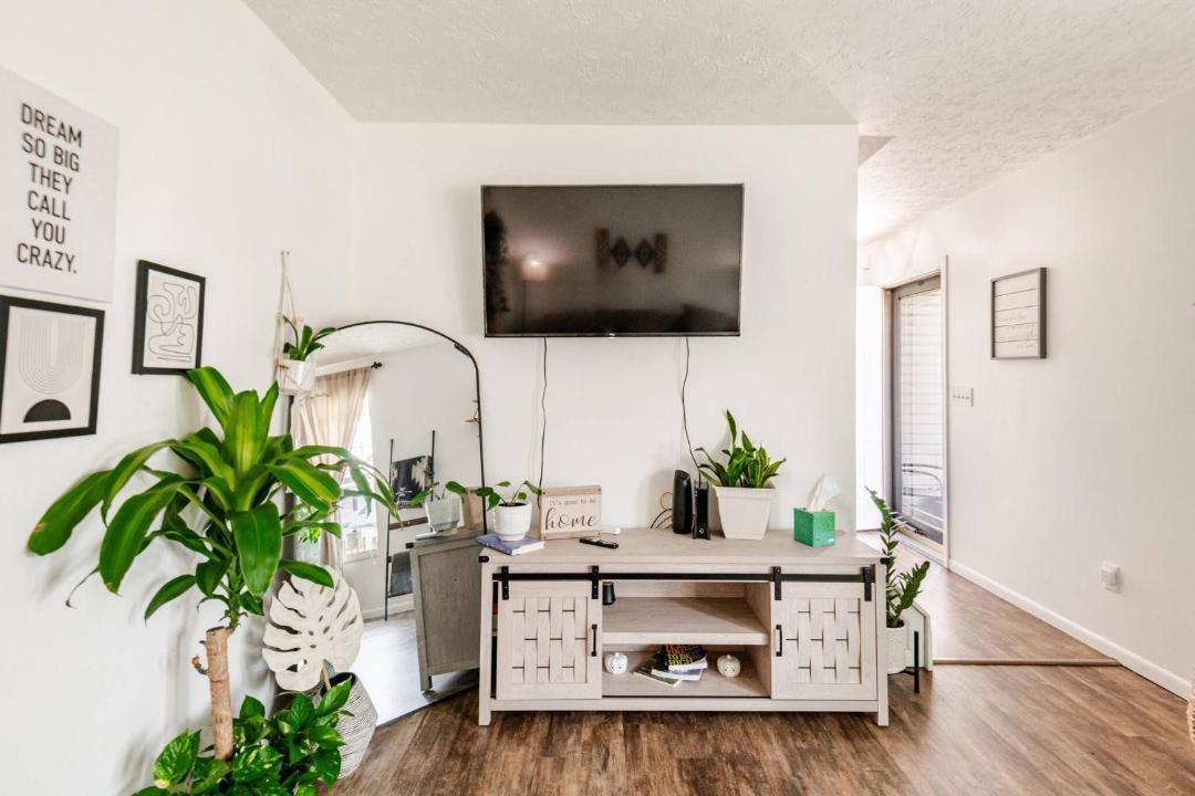 Photo of Livingroom in Grove City