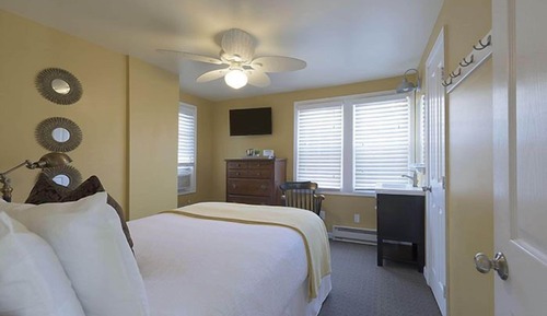 Room (24)