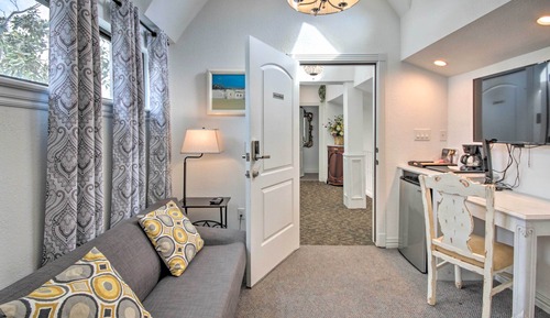 Athena Room