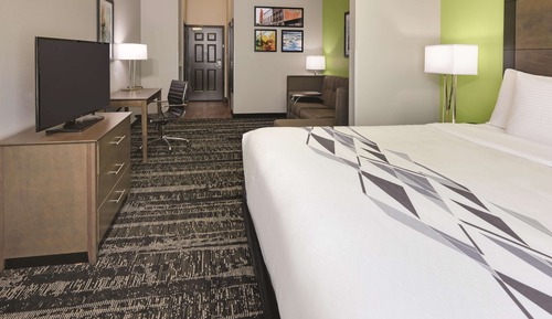Suite, 1 King Bed, Hearing Accessible, Non Smoking (Mobility/hearing Tub W/grab Bars)