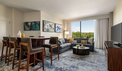 Deluxe Suite, 1 King Bed, Accessible (Roll-In Shower)