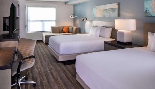 Den Queen Room with Two Queen Beds