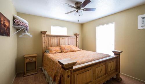 Two-Bedroom Cabin with Two King Beds - Sofa Bed