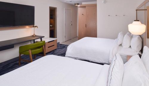 Queen Room with Two Queen Beds and Bathtub - Mobility Access
