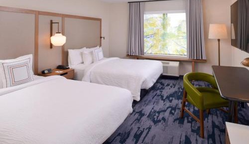 Queen Suite with Two Queen Beds, Bathtub and Sofa Bed - Mobility Access