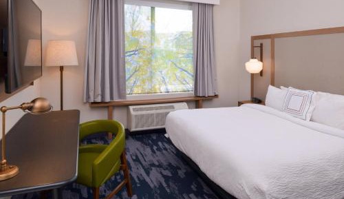 King Room with Roll-In Shower - Mobility Access/Hearing Accessible