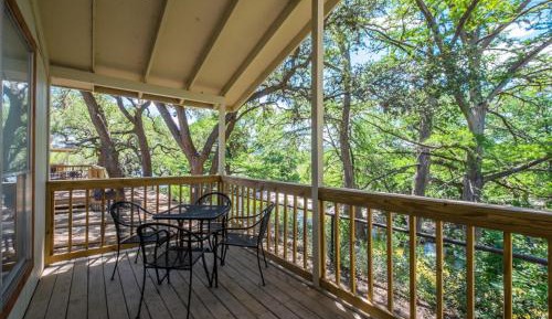 Two-Bedroom Cabin with Two Queen Beds - Sofa Bed 1