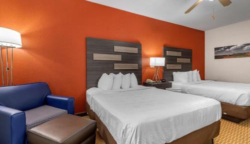 Queen Room with Two Queen Beds and Roll-In Shower - Mobility Access/Non-Smoking