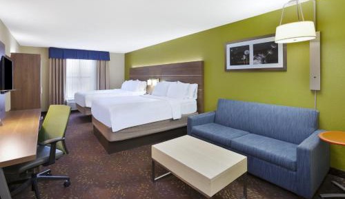 Standard Queen Room with Two Queen Beds - Extra Floor Space
