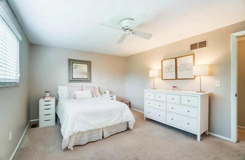 Powell House | Family & Friends, 5BR 3BA Home Near Zoo , 10 min to OSU Downtown