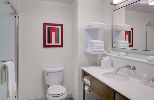Columbus House | 2 Units with Saltwater Pool | Free Breakfast | EV Charging | Near Casino