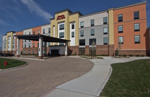Columbus House | 2 Units with Saltwater Pool | Free Breakfast | EV Charging | Near Casino