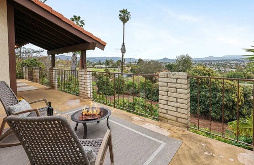 North Broadway House | Cozy Spanish villa with panoramic views, fire place, sauna and room to exhale!