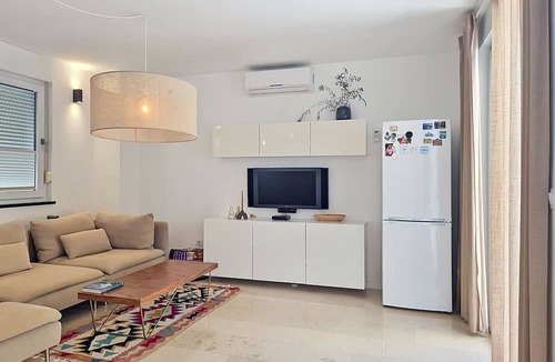Fiorini House | Beautiful private villa for 10 guests with WIFI, private pool, A/C, TV and terrace