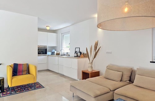 Fiorini House | Beautiful private villa for 10 guests with WIFI, private pool, A/C, TV and terrace