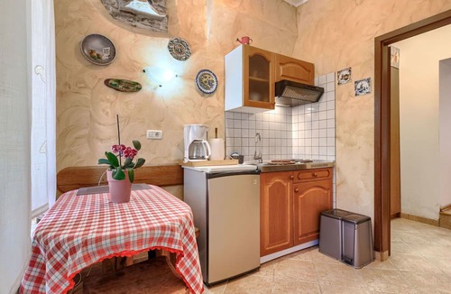 Kastel Apartment | Nice apartment for 2 people with A/C, WIFI, TV, terrace and pets allowed
