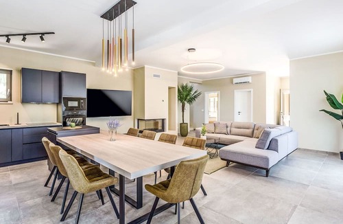 Baredine Villa | Private Villa with hot tub, A/C, private pool, WIFI, TV, terrace, pets allowed, panoramic view