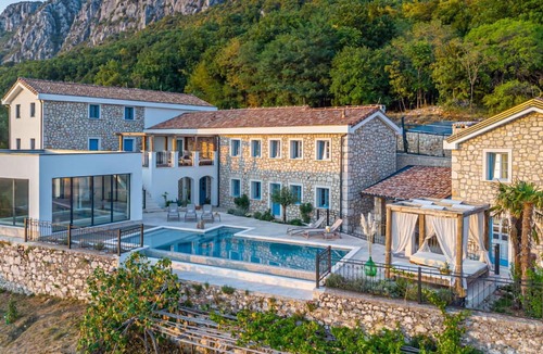 Bribir Villa | Beautiful private villa for 20 people with WIFI, hot tub, A/C, private pool, TV and terrace