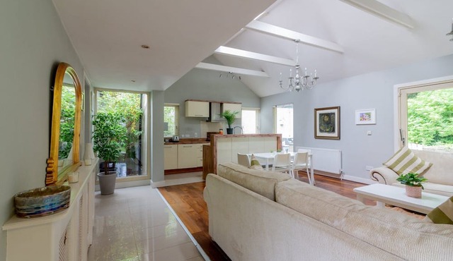 GuestReady - Opulence Malahide Seaside Cottage